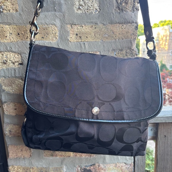 Signature Cross Body Bag in black and pink interior - Picture 1 of 7